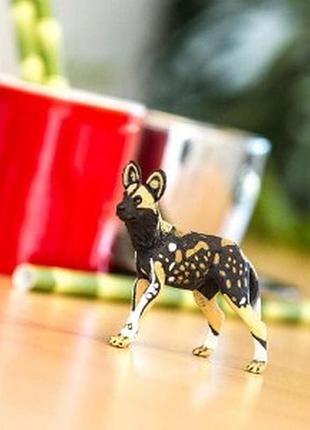Фигурка гиеновая собака safari ltd 239729