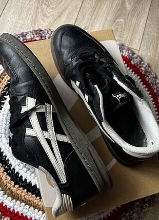 Кросівки asics skyhand 42.5/27 см чорні б/в
