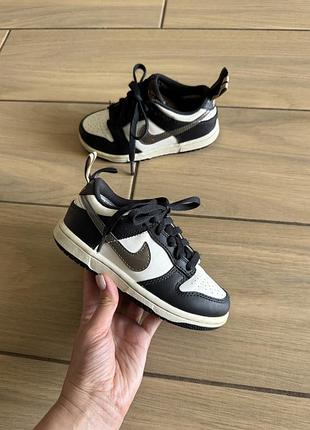 Nike кросівки універсальні як для дівчат так і для хлопців у гарному стані