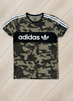 Чоловіча футболка adidas originals у стилі мілітарі (розмір s)