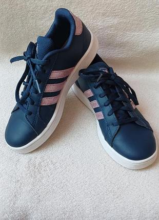 Кросівки adidas 35,5р, устілка 22,5см