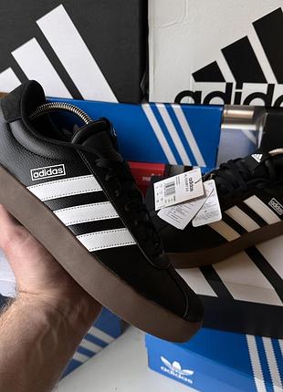 Adidas court оригінал шкіра нові в коробці з бірками розмір 45-46 стел 30 см дуже класні класичні кросівки у чорному кольорі обувь взуття чорне спорт