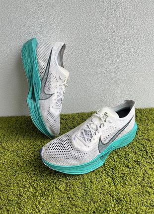 Бігові спортивні кросівки nike