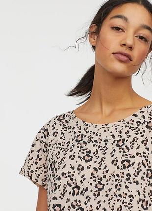 Бавовняна футболка в леопардовий принт h&m