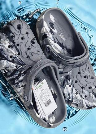 Кроксы сабо crocs тай-дай crocs classic marbled clog в серо-белой мраморной расцветке размер 43 (м10/w12)
