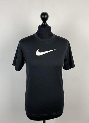 Жіноча футболка nike розмір м