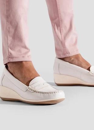 Шкіряні лофери / мокасини geox respira d arethea, колір off-white, розмір 37