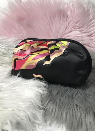 Об’ємна атласна косметичка ted baker