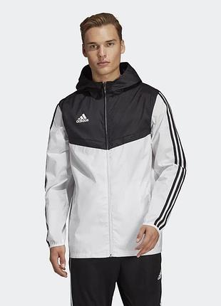Легкая куртка ветровка adidas.