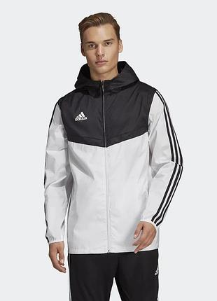 Легка вітровка adidas.