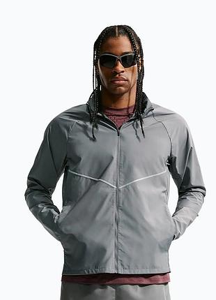 Вітровка чоловіча nike miler repel uv smoke grey/smoke grey розмір l