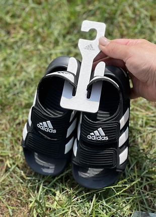 Босоніжки adidas