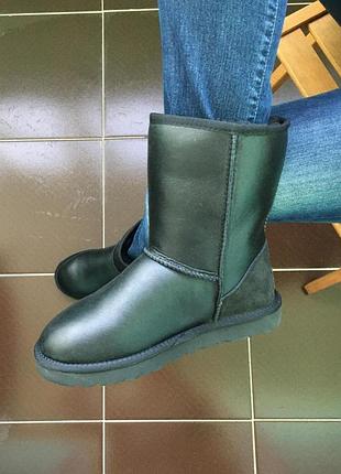 Ugg classic short 2 black leather