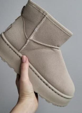 Ugg mini platform beige
