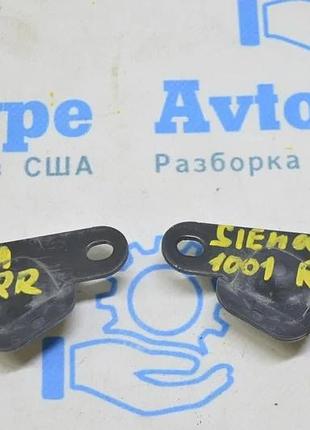 Отбойник двери багажника лев toyota sienna 11-20