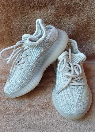 Кроссовки yeezy текстильные 28р, 18 см стелька