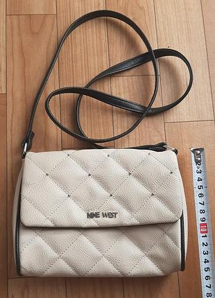 Сумка женская, марка "nine west", светло-бежевого цвета, с пояском через плечо