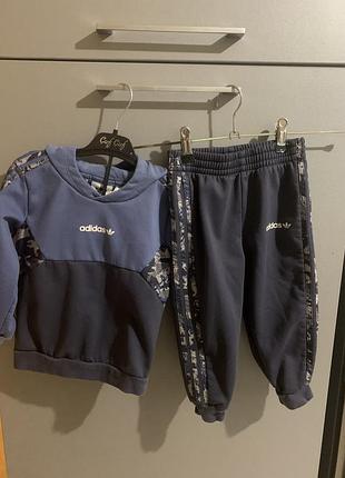 Спортивний костюм adidas