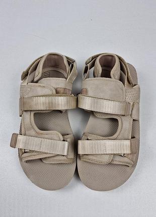 Спортивні сандалі zara, бежевого кольору.