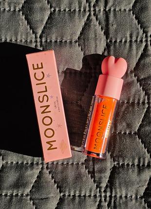 Масло для губ в оттенке popular от бренда moonslice
