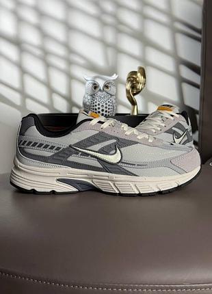 Nike initiator  light grey 2