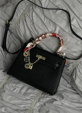 Черная женская кожаная сумочка 24х19х10 см с платочком в коробке от hermes сумка из кожи с ручкой и ремешком через плечо гермес
