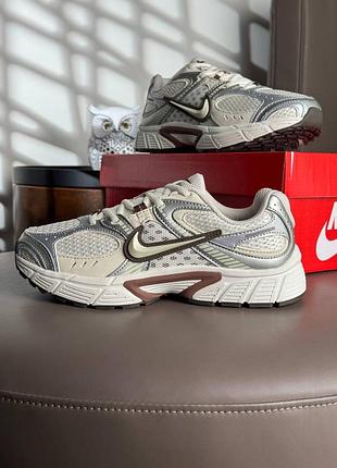 Nike v5 rnr white beige metallic