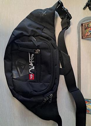 Поясная сумка бананка от бренда quiksilver