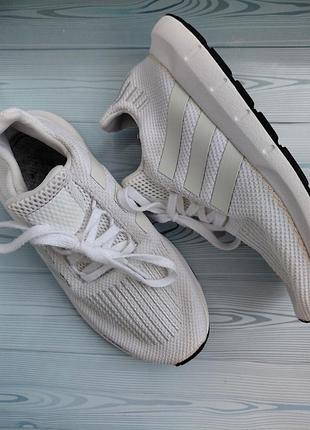 Крассовки adidas