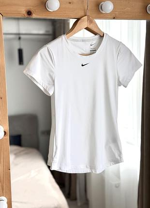 Спортивна футболка nike 34(xs)