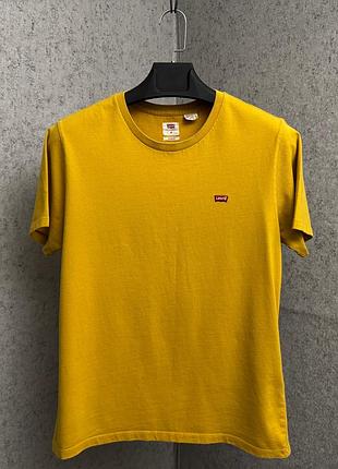 Жовта футболка від бренду levi’s