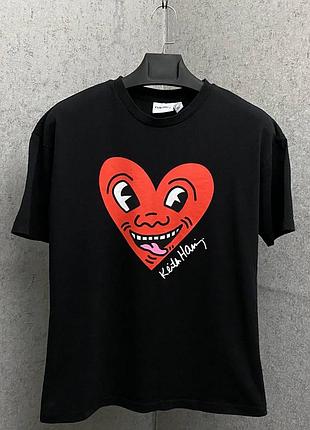 Чорна футболка від бренду primark x keith haring