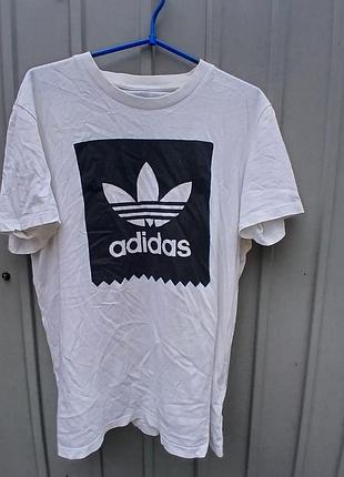 Чоловіча футболка adidas.