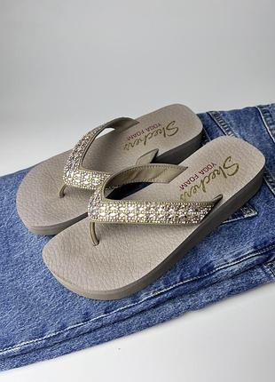 Шльопанці жіночі skechers