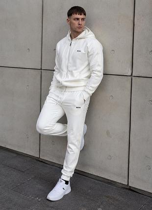 Чоловічий спортивний костюм з лампасами молочного кольору hugo boss