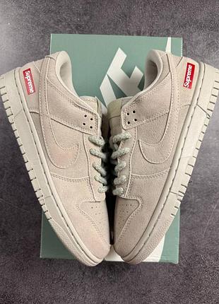 Nike sb dunk low x supreme beige