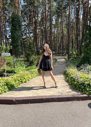 Вечірна сукня чорного кольору one by one , розмір xs/s, атласна, дуже стильна та елегантна