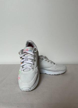 👟 білі кросівки scetchers