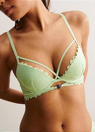 Бюстгальтер 75в с push-up и перепонками undiz
