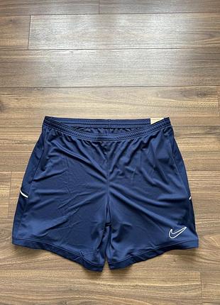 Чоловічі спортивні шорти nike dri fit