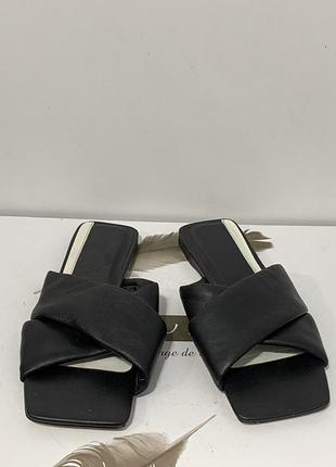 Шльопанці zara