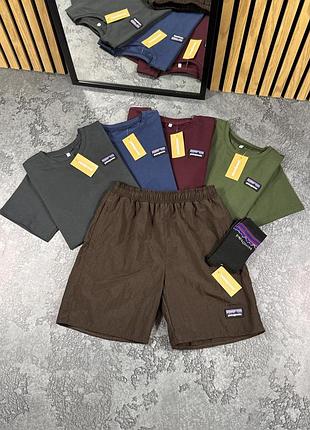 Футболка графит + шорты коричневые плащевка patagonia + носки в подарок