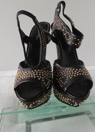 Luxury exclusive: нові оригінальні босоніжки sergio rossi turbo studded