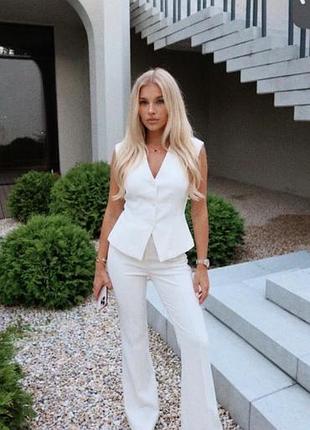 Трендовий жилет з підплечниками zara
