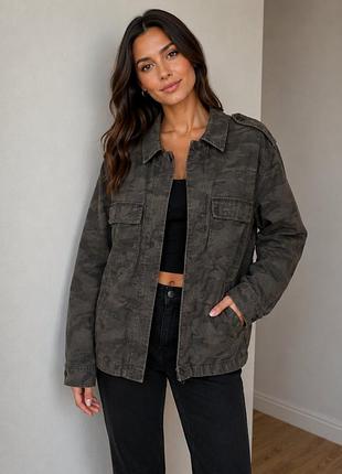 Куртка пиджак джинсовая, женская,хаки, камуфляж pull and bear, m