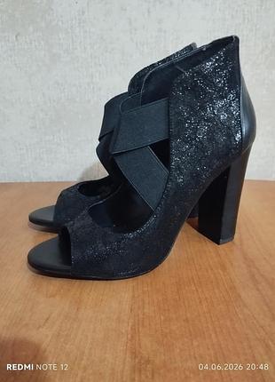 Изысканные босоножки