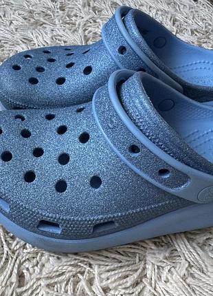 Шльопки на платформі  фірми crocs, голубі з блискітками розмір 34-35