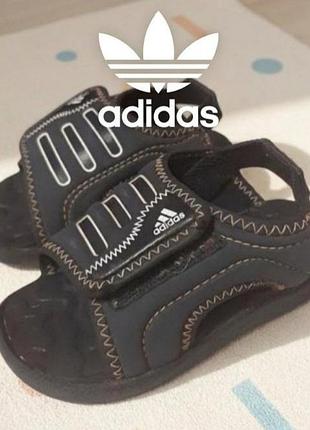 Дитячі чудові брендові босоніжки сандалі adidas,в'єтнам,р.20 (реально десь 22)