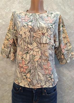 Блуза з цупкої тканини у квіти з шифоновою кишенею1 фото