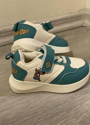 Дитячі кросівки для хлопчика scooby-doo, бірюзово-білі, на липучці(22 розмір)стан:нові